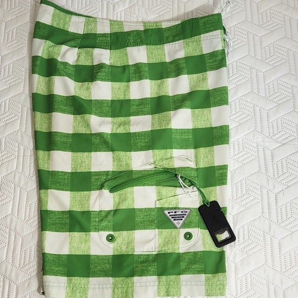 Columbia Other - Columbia PFG shorts Green and White‎ Mens Checkered Size 38  Performance Fishing